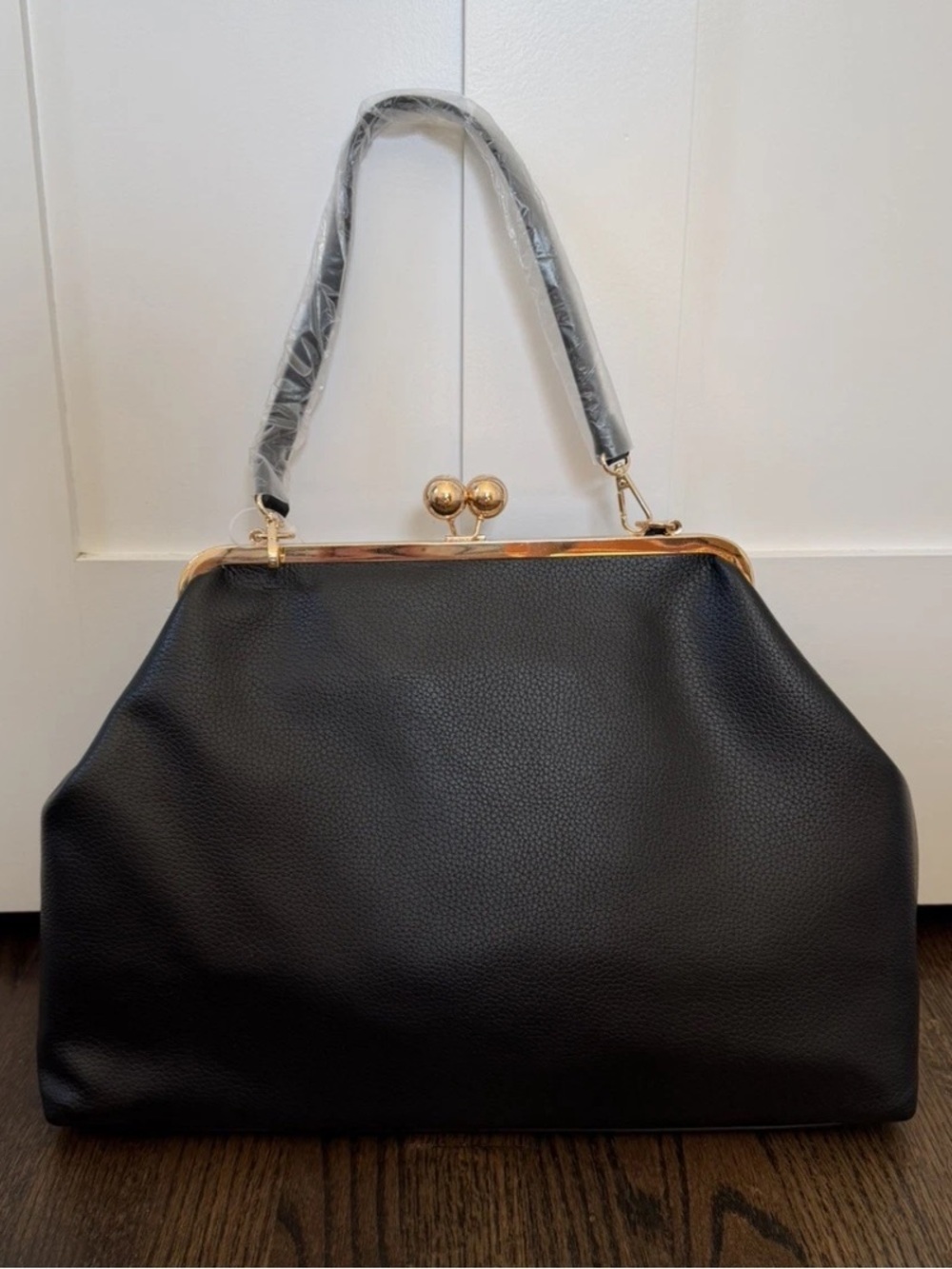 Juicy Couture Black Satchel with Pink Bow Charm and Gold Frame - Picture 3 of 6